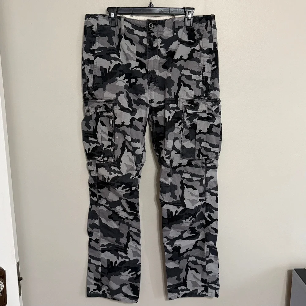 Levi's Mens 34x34 (Actual 34x32) Gray Camouflage Straight Leg Cargo Pants